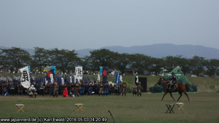 Yonezawa, Uesugi Matsuri: ein berittener Bote von Murakami erreicht Kenshin in Echigo
