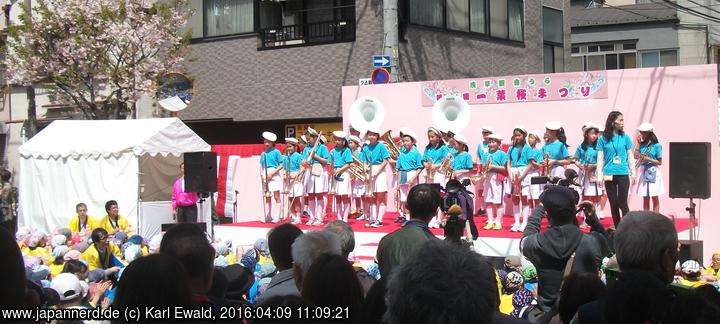 Tokyo Asakusa, Ichiyo Sakura-Matsuri: Schüler-Blechbläserorchester
